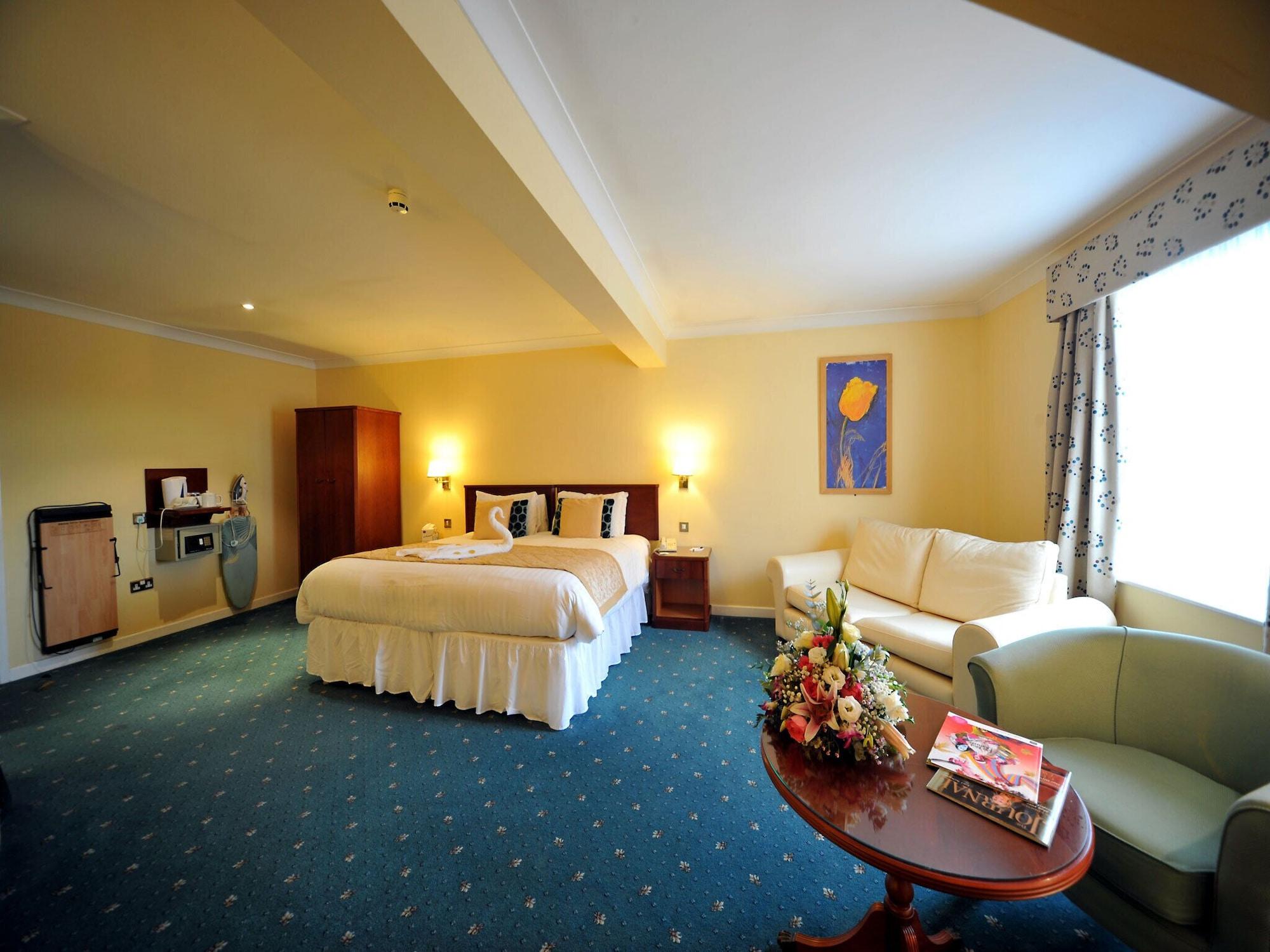 Best Western Plus Bentley Hotel, Leisure Club & Spa Thorpe on the Hill  Exterior foto